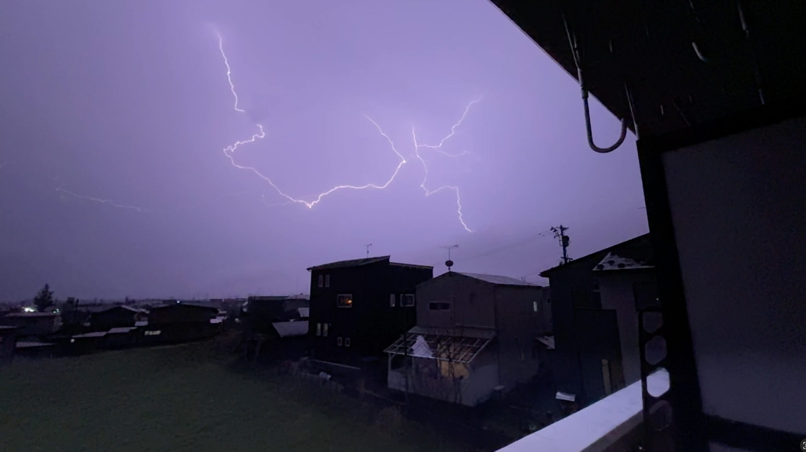 幻想的な雷 Thunder Lightning